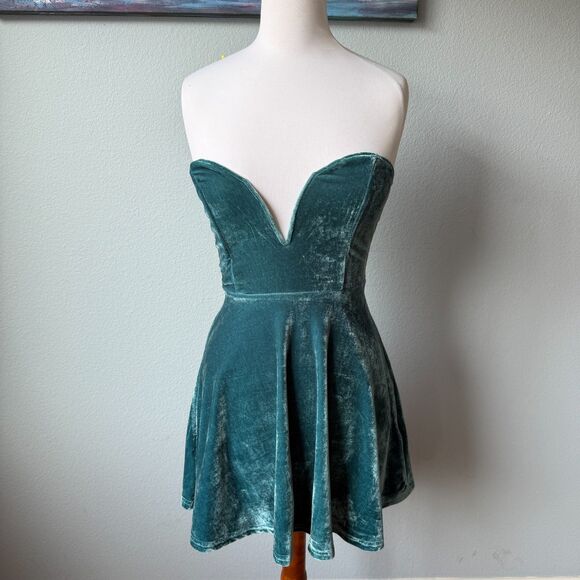 Tobi Strapless Velvet Dress Small - Picture 4 of 11